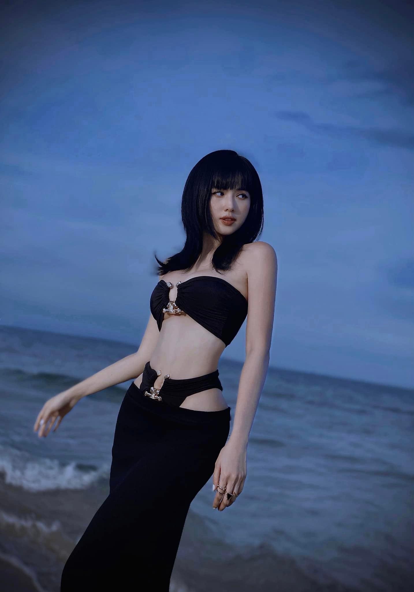 Lưu Đê Ly thả dáng 'bốc lửa', Tâm Tít hở bạo với kiểu váy bikini - Ảnh 11. Lưu Đê Ly thả dáng 'bốc lửa', Tâm Tít hở bạo với kiểu váy bikini - Ảnh 11.